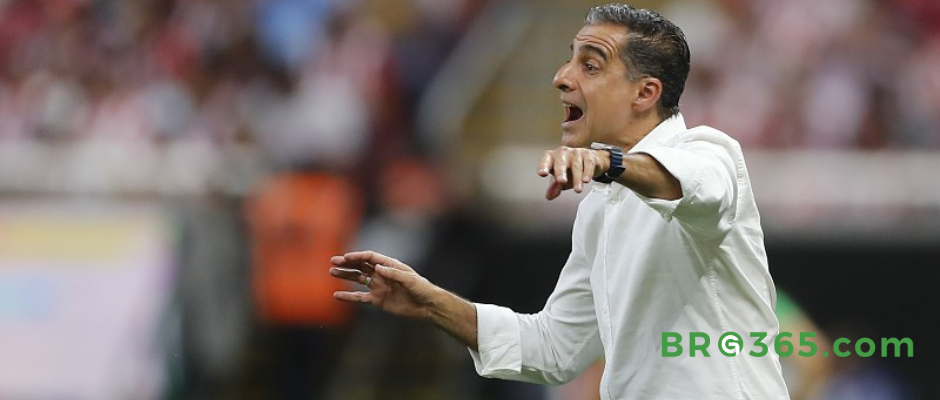 Renato Paiva causa polêmica com gesto obsceno após vitória do Botafogo na Libertadores