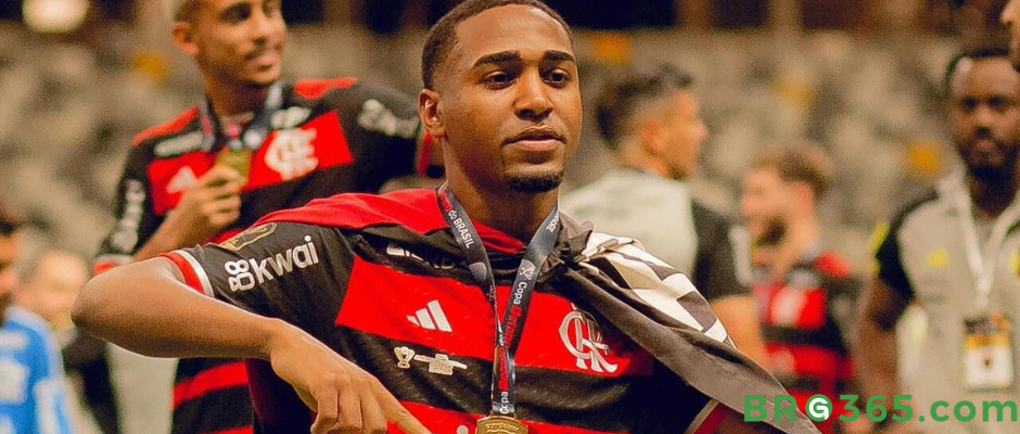 O novo raio entre os jogadores do Flamengo: conheça Lorran
