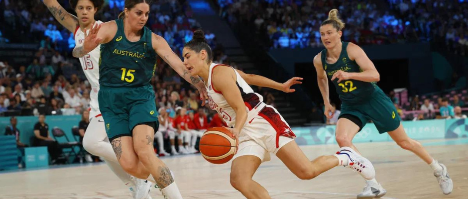 Críticas dos Fãs dos EUA sobre a Decisão de Cheryl Reeve em Relação a Kelsey Plum, Enquanto as Dificuldades Olímpicas de Diana Taurasi Continuam
